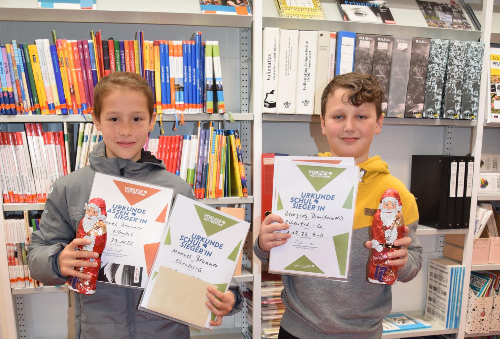 Die Sieger des Vorlesewettbewerbs Manuel Brunner und Georgios Dimitriadis (von links)