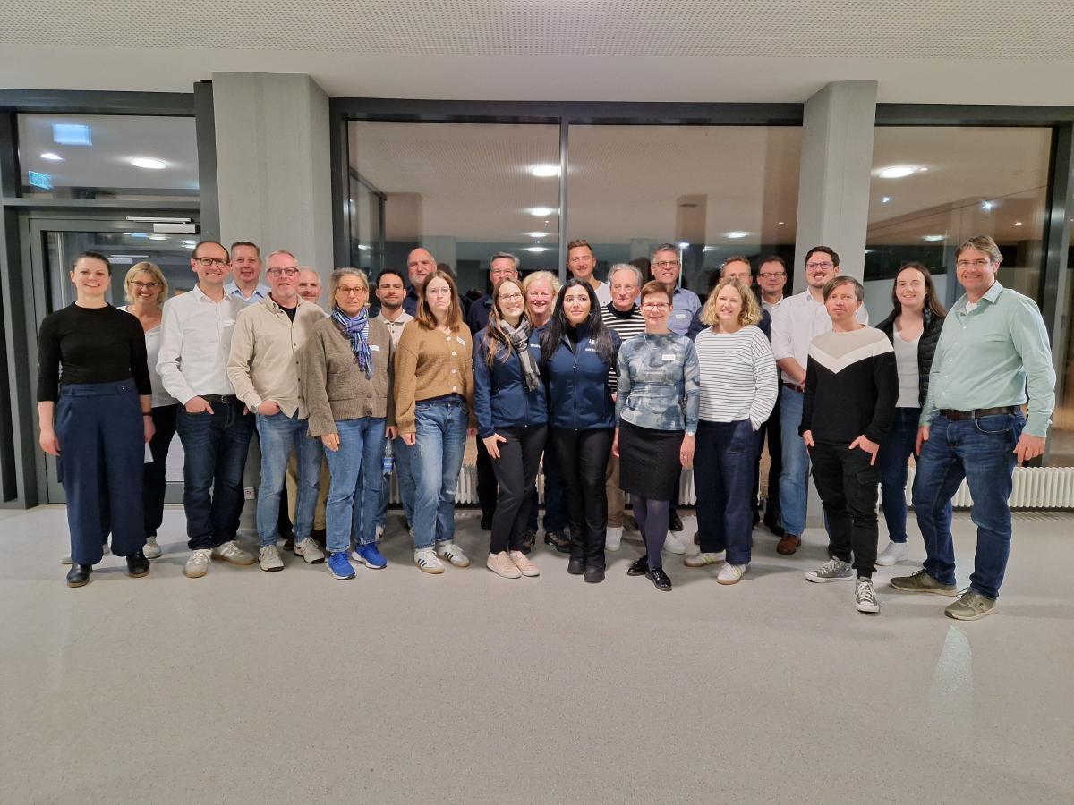 Foto (H. Schlegel): Die ReferentInnen am diesjährigen Berufsinformationsabend mit Schulleiter Ingo Knesch (rechts außen)