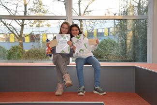 Vorlesewettbewerb 2 Siegerinnen Foto: F. Faust