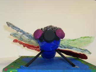 "Recyclart Insekt", Montageplastik aus Fundstücken von Annalena Boppre, Klasse 6u 