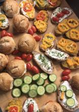 mit leckeren Häppchen