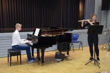 Elisa Schenk (J1) Querflöte – Begleitung: Alexander Schütz