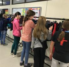 Am Freitag, 06.10. wurden in den Pausen Pullis, Hosen, Jacken und Schals getauscht 🩳👕👚👗
